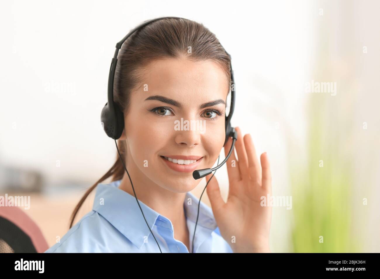 Recepcionista en oficina fotografías e imágenes de alta resolución Alamy