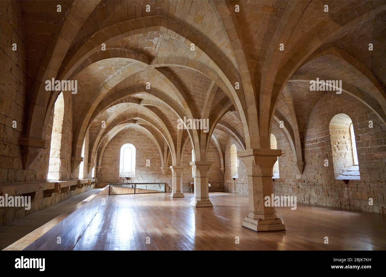 Refectorio de los hermanos convertidos, Monasterio de Santa María de Poblet, provincia de Tarragona, Cataluña, España, Europa Foto de stock