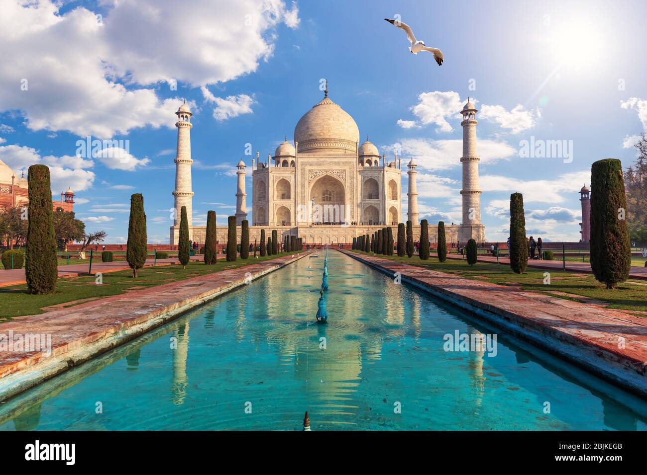 Taj Mahal, famoso mausoleo de mármol en Agra, Uttar Pradesh, India Fotografía de stock Alamy