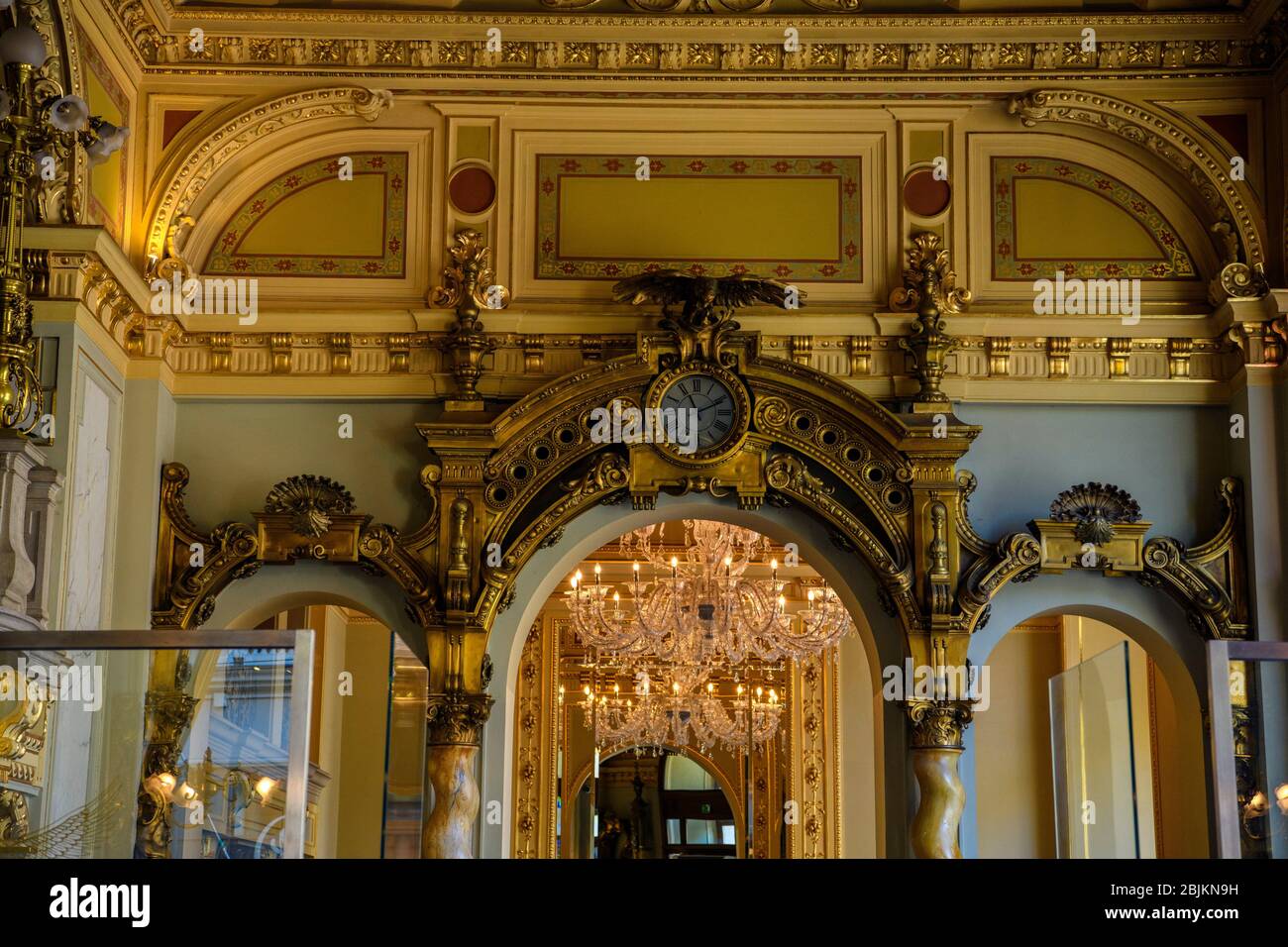 Interior del New York Cafe, Budapest, Hungría Central. Foto de stock