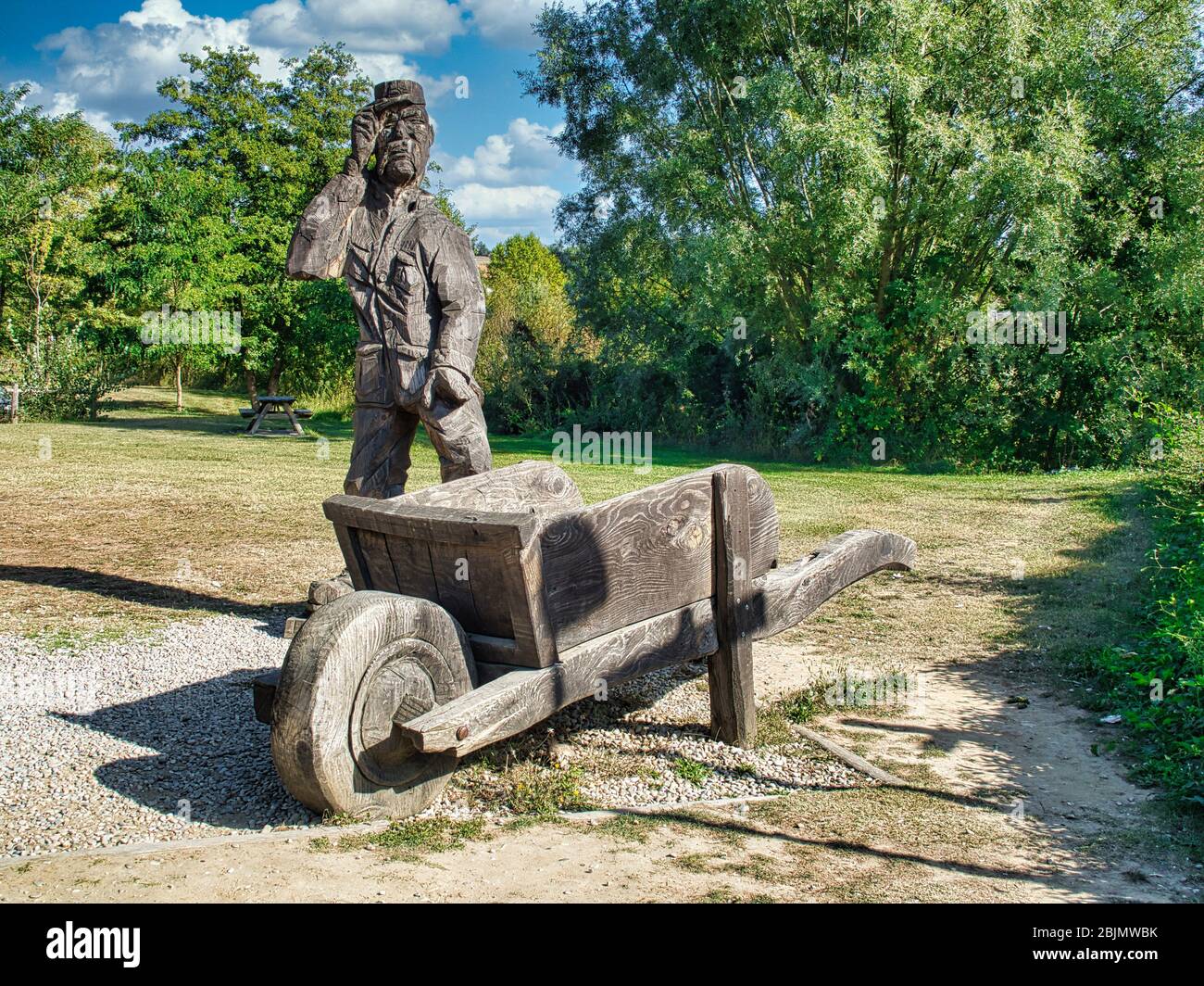 Escultura de madera de Facteur Cheval, creador del Palais ideal, Hauterives, Drome Department, región Auvergne-Rh'ne-Alpes, Francia. Foto de stock