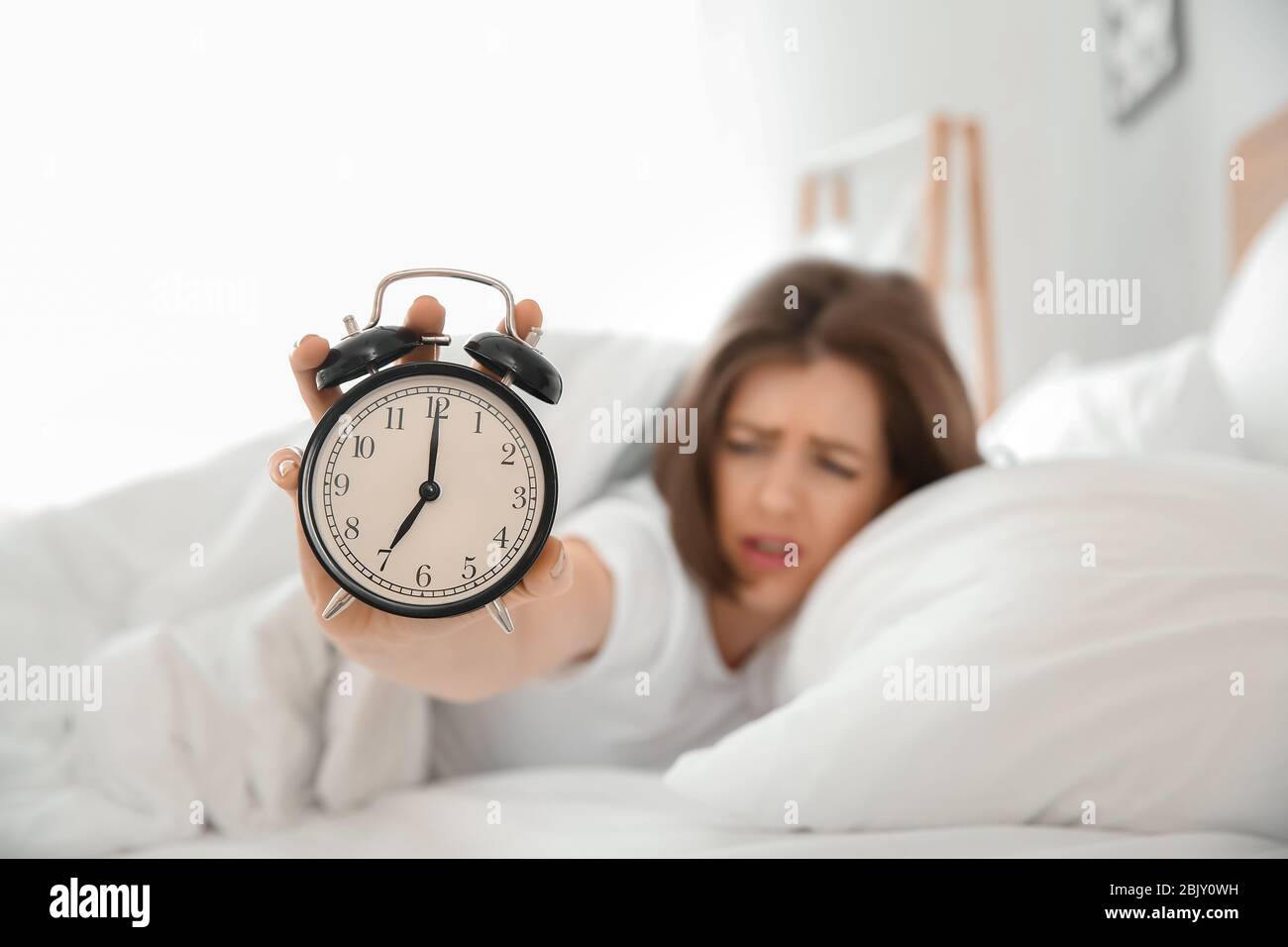 Есть установленные будильники. Поставить будильник. Часы будильник. Есть установленные будильники. Будильник 07.