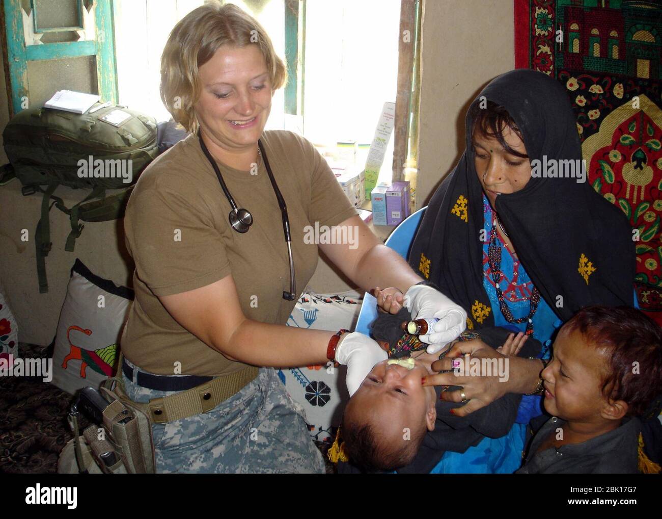 El cadáver hospitalario presta asistencia en la provincia de Paktika, Afganistán Foto de stock