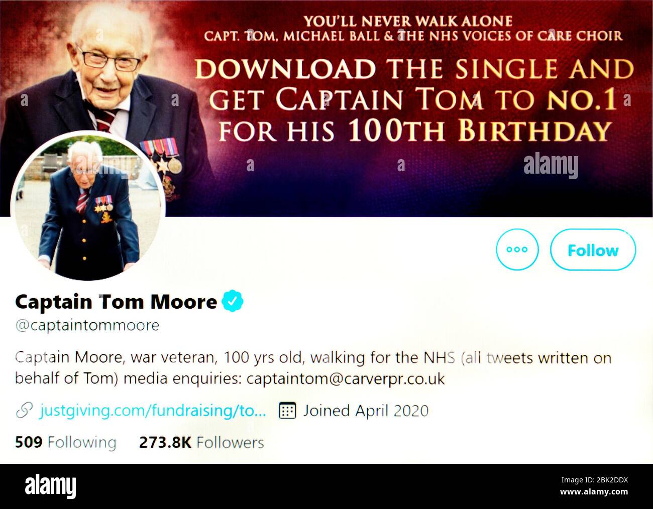 Twitter page (Mayo 2020) : Capitán Tom Moore - recaudación de fondos de 100 años para organizaciones benéficas de NHS Foto de stock