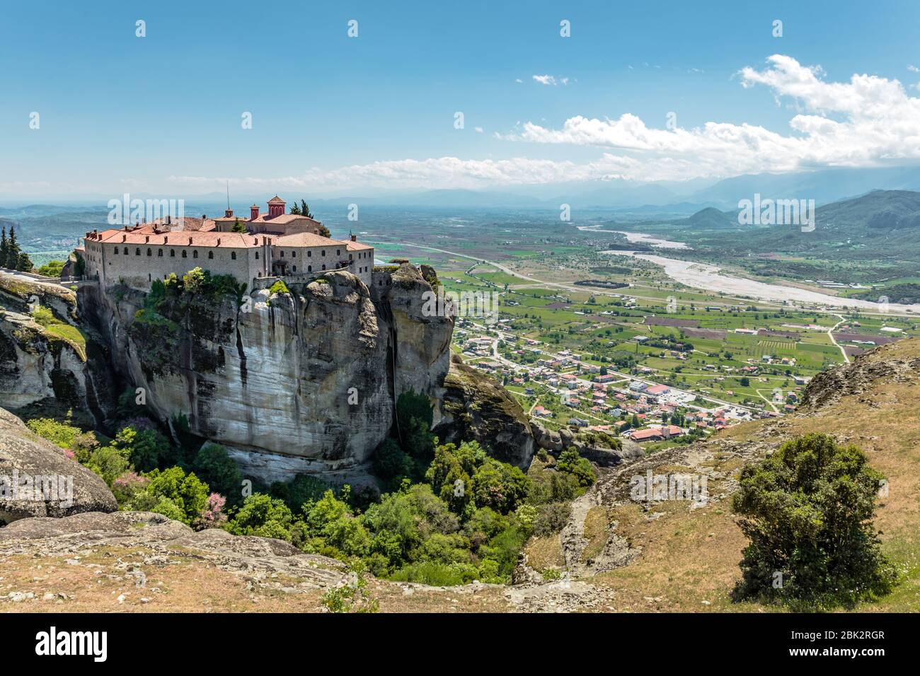 Edición ambición Crónico Misteriosos colgantes sobre rocas monasterios de Meteora, Grecia Fotografía  de stock - Alamy