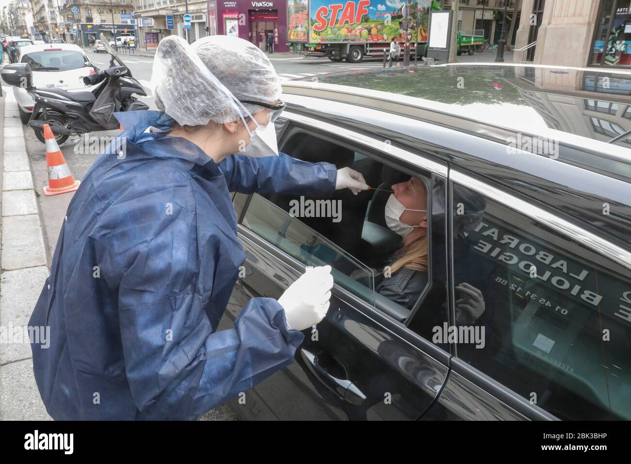 PRUEBAS COVID19 EN PARÍS Fotografía de stock Alamy