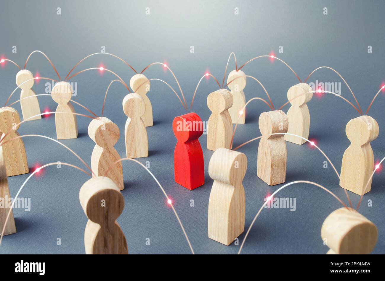 Personas conectadas por líneas. Cooperación y colaboración, difusión de los chismes de noticias. Trabajo en equipo. Concepto de sociedad. Relaciones de ciencias sociales. Mercado Foto de stock