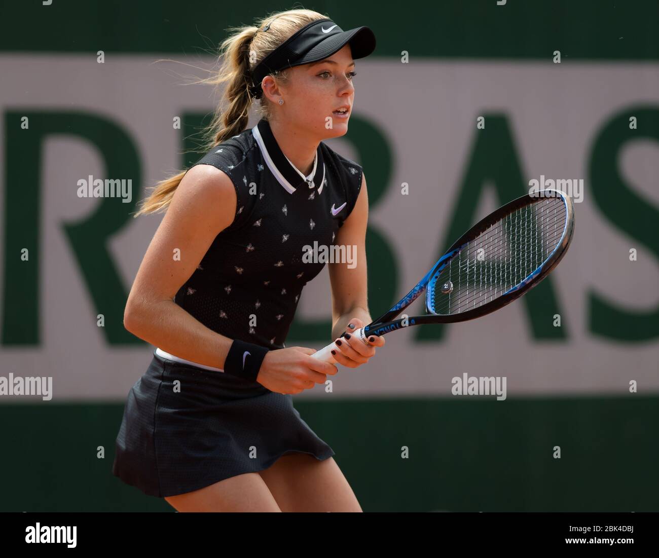 Katie Swan de Gran Bretaña en acción durante la segunda ronda de calificaciones en el torneo de tenis Roland Garros Grand Slam 2019 Foto de stock