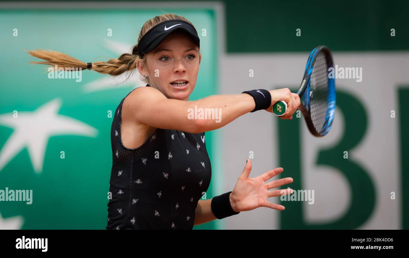 Katie Swan de Gran Bretaña en acción durante la segunda ronda de calificaciones en el torneo de tenis Roland Garros Grand Slam 2019 Foto de stock