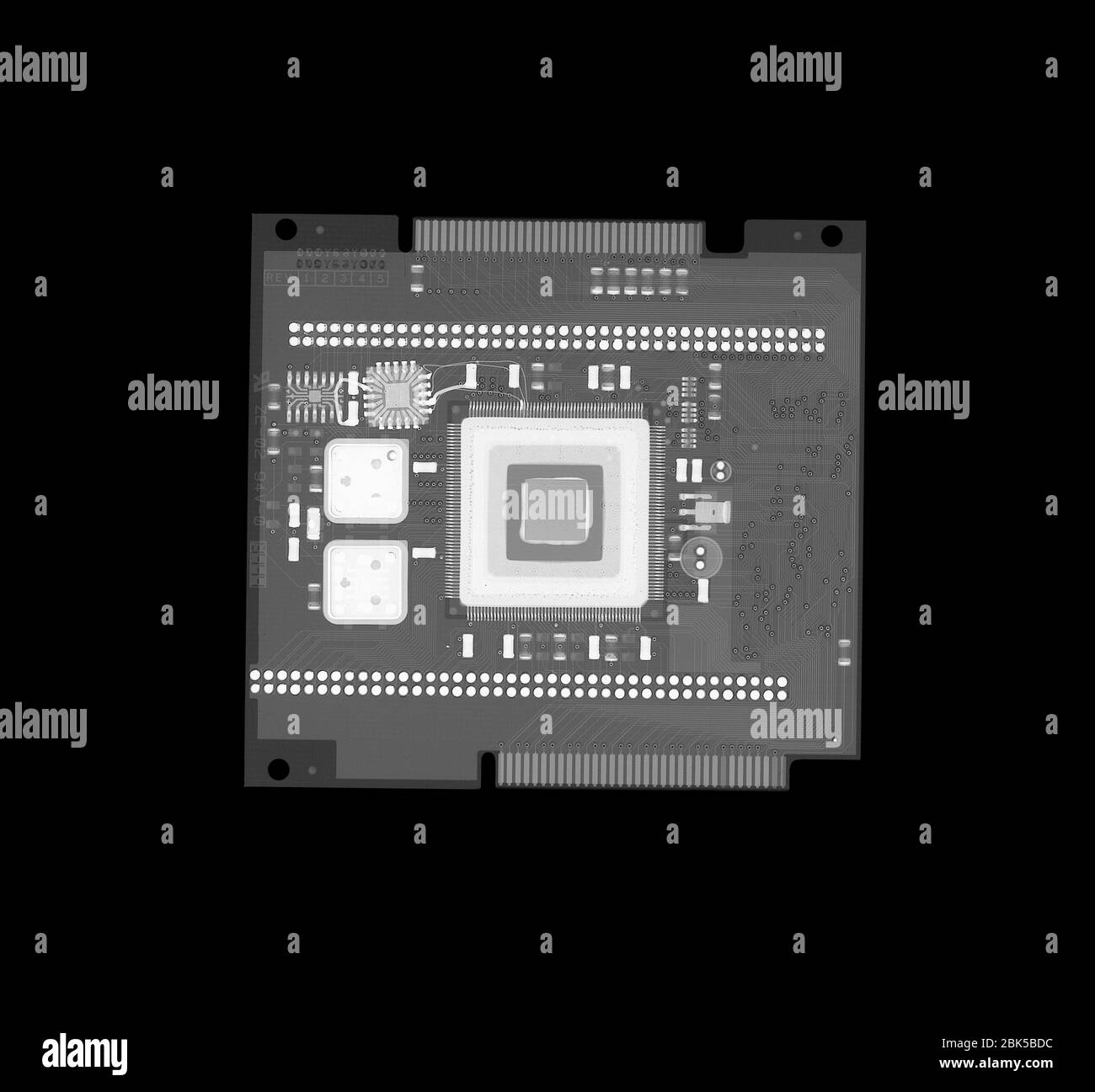 Placa de circuitos del ordenador, rayos X. Foto de stock