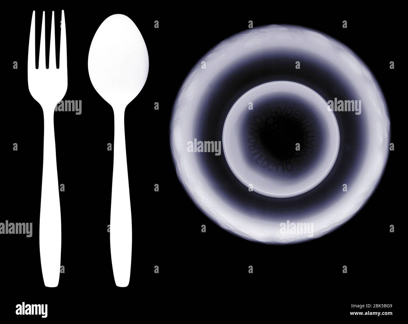 Cuchara tenedor y plato, rayos X. Foto de stock