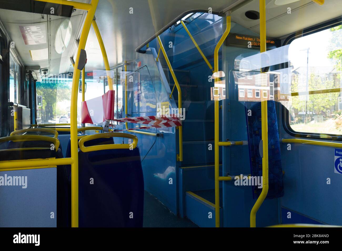 Se tapó fuera de la zona de autobuses que impiden a los pasajeros sentarse junto a los conductores de autobuses. Foto de stock