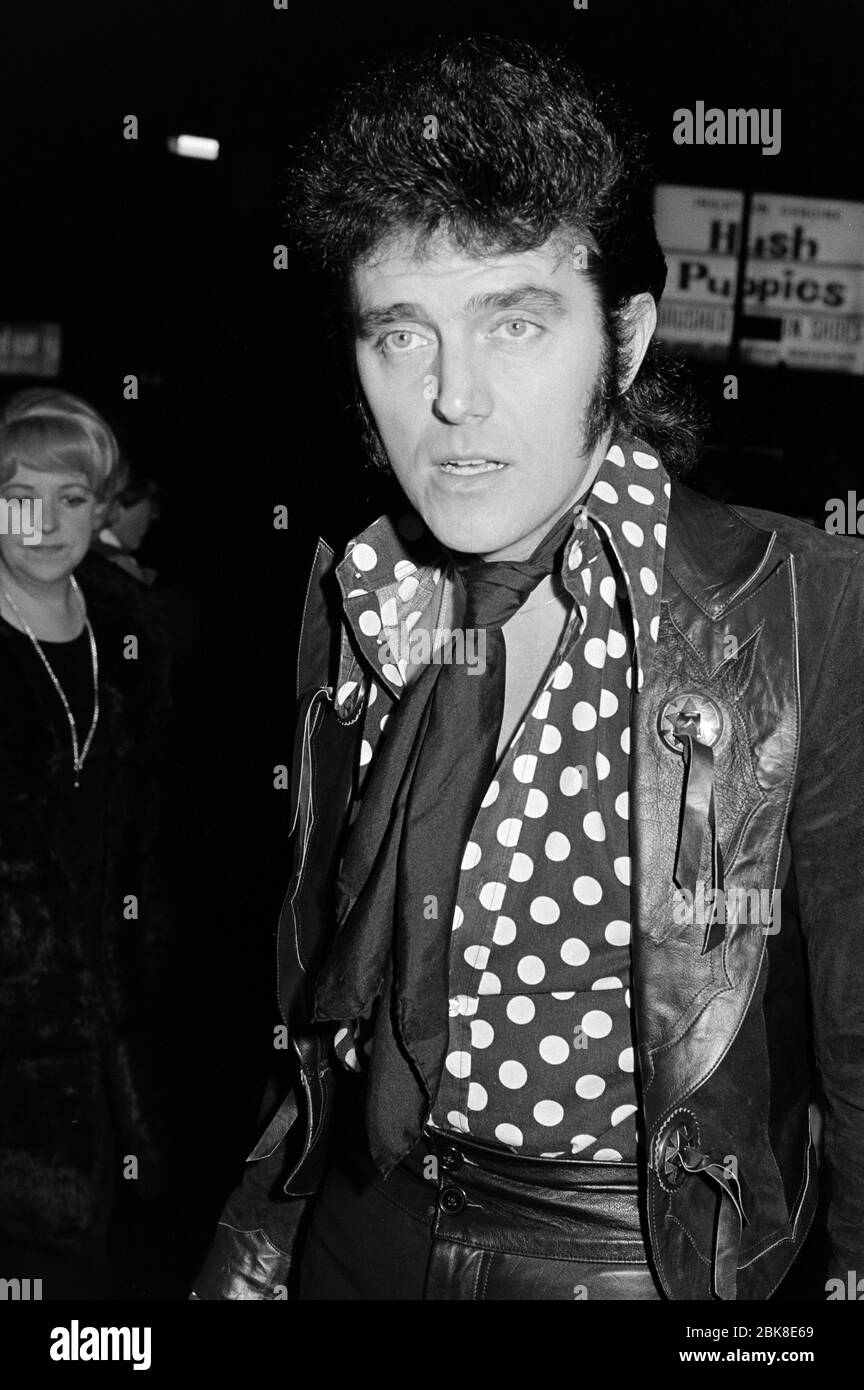LONDRES, REINO UNIDO. Octubre de 1974: La estrella pop Alvin Stardust en el estreno de 'Tése's Entertainment' en Londres. Archivo de la foto © Paul Smith/Featurreflash Foto de stock