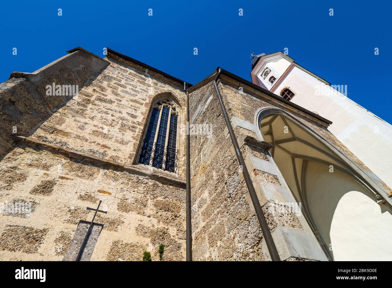 Vista exterior de la iglesia del siglo XV del salón católico Wallfahrtskirche Mariä Heimsuchung en Zell am Pettenfirst, Oberösterreich, Austria Foto de stock