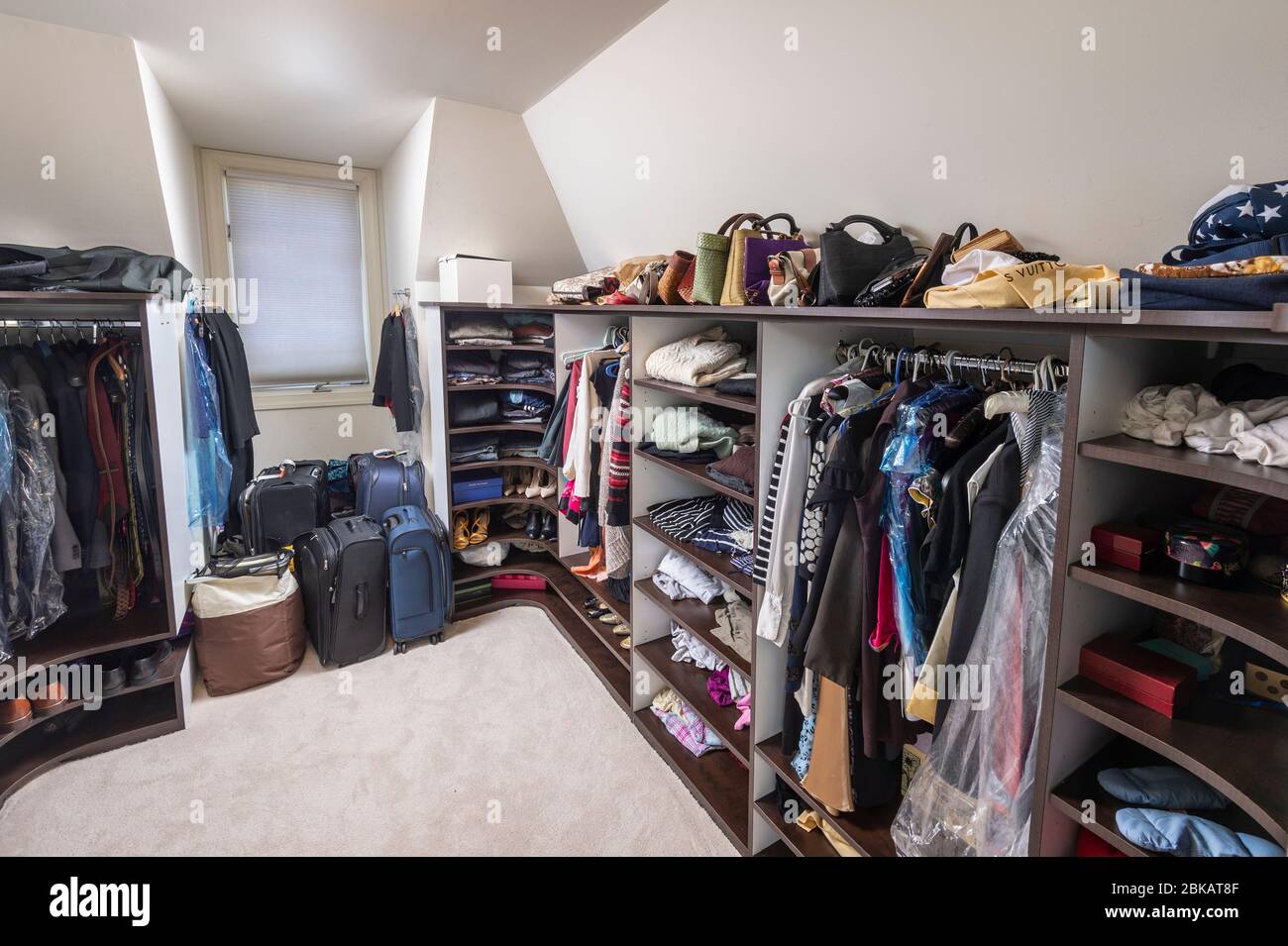 Closet walk in fotografías e imágenes de alta resolución - Alamy