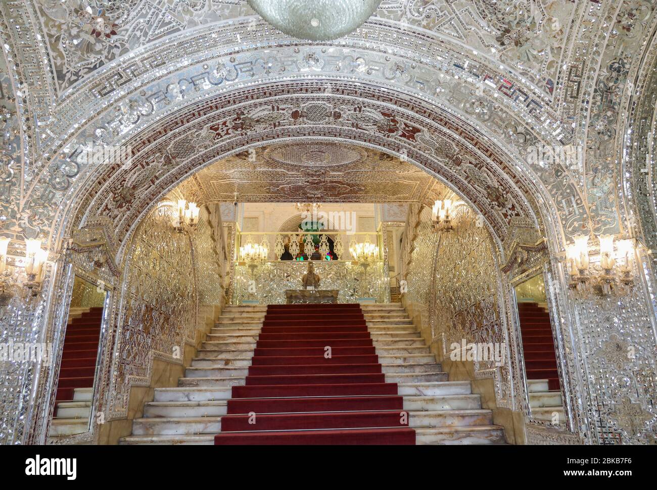 Palacio Golestán, Entrada, Escaleras a Talar-e Brelian, (Salón de Brilliance) Teherán, Irán, Persia, Oriente Medio. Foto de stock