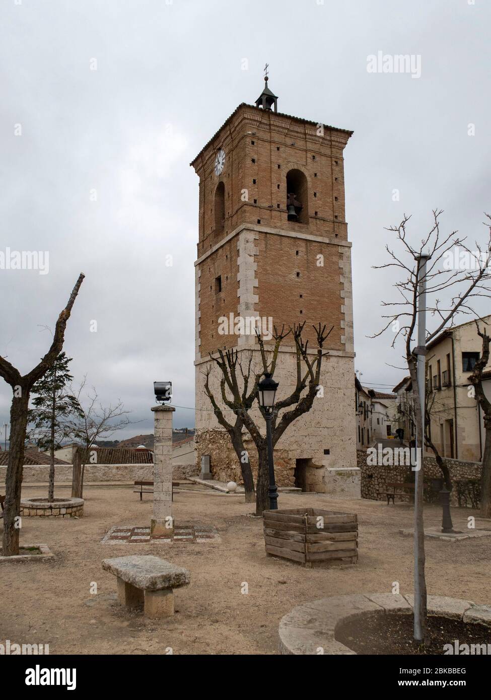 Antigua torre del reloj en la ciudad española de Chinchon, España, Europa  Fotografía de stock - Alamy