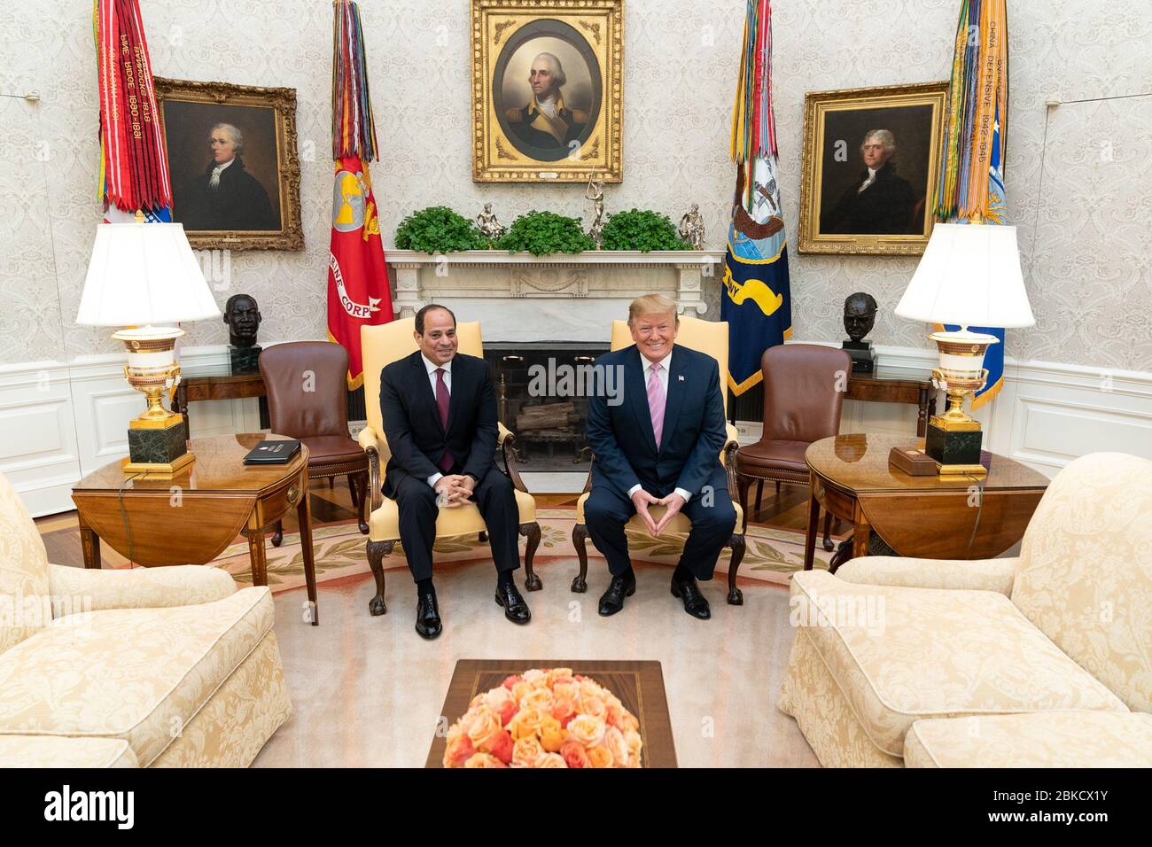 El presidente Donald J. Trump se reúne con el presidente Abdel Fatah el-Sisi de la República Árabe de Egipto el martes 9 de abril de 2019 en la Oficina Oval de la Casa Blanca. El presidente Trump se reúne con el presidente de la República Árabe de Egipto Foto de stock