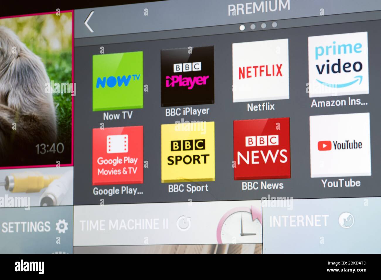 Aplicaciones de Smart TV en pantalla Foto de stock