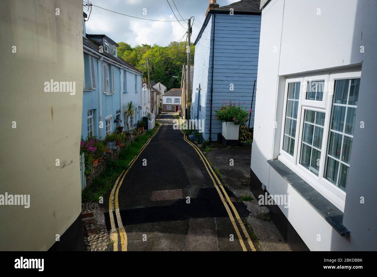 Padstow, Cornwall, Reino Unido. 01/05/2020. Normalmente un gran evento en el calendario de Cornualles, Obby OSS día de este año fue abandonado y las calles permanecieron vacías Foto de stock