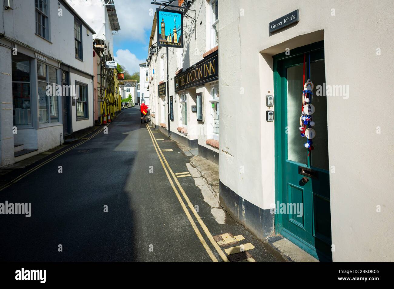 Padstow, Cornwall, Reino Unido. 01/05/2020. Normalmente un gran evento en el calendario de Cornualles, Obby OSS día de este año fue abandonado y las calles permanecieron vacías Foto de stock