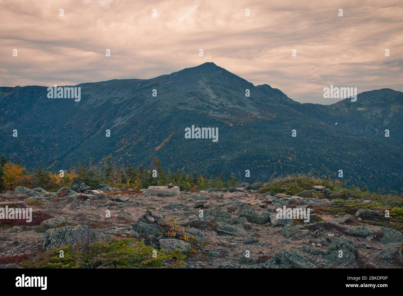 Hermosas fotos de paisaje durante la temporada de otoño desde Mount Washington en New Hampshire, EE.UU. Aproximadamente 6300 pies de elevación. Tristemente famoso errático Foto de stock