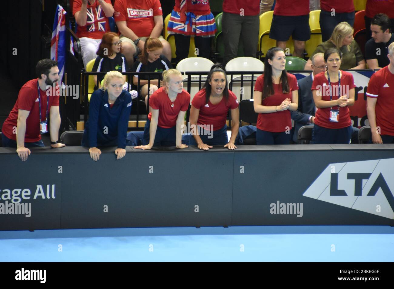 El equipo GB animó a Johanna Konta en su partido de la Fed Cup contra Kazajstán el 21st de abril de 2019 en el Copper Box Arena, Londres, Inglaterra, Reino Unido Foto de stock