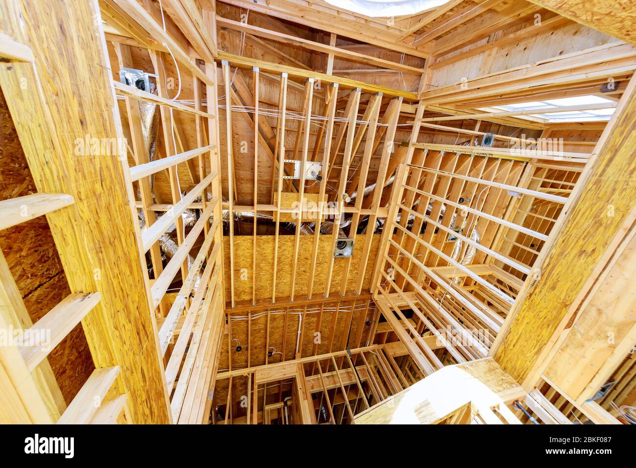 Interior de madera residencial viga casa construcción casa marco Foto de stock