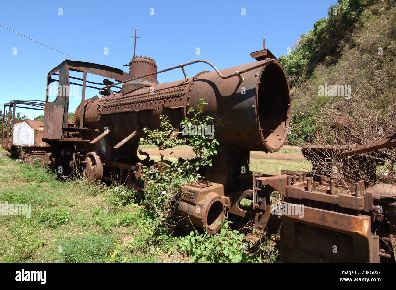 Rostige Lokomotive, Insel Nosy Be, Madagaskar, Afrika Foto de stock
