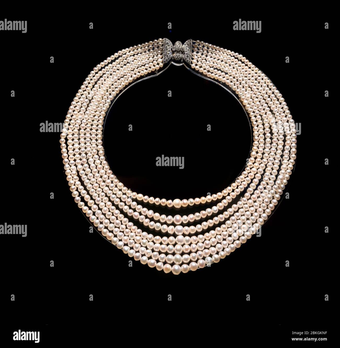 Collar de perlas, hecho de perlas del golfo, el Museo Nacional de Qatar, Doha, Qatar, Oriente Medio Foto de stock