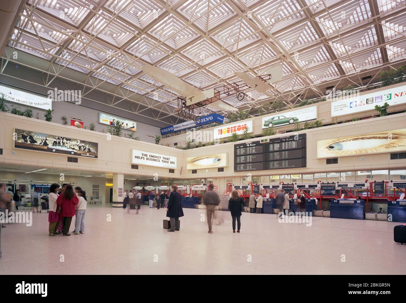 1991, entonces nuevo edificio de terminales, aeropuerto de Birmingham, West Midlands, Inglaterra Foto de stock