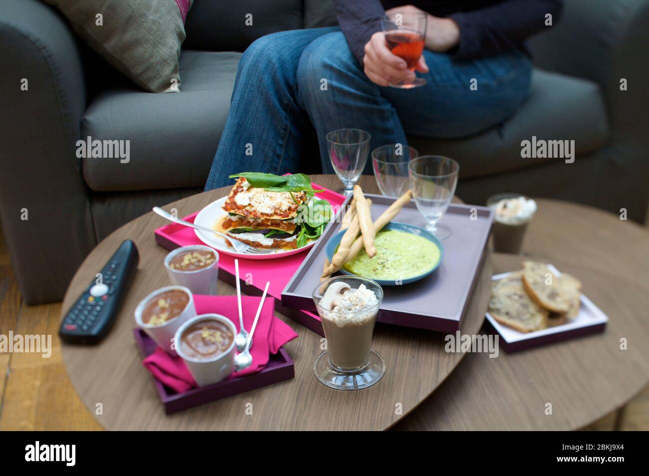 Comedor atmósfera TV mesa de café Foto de stock