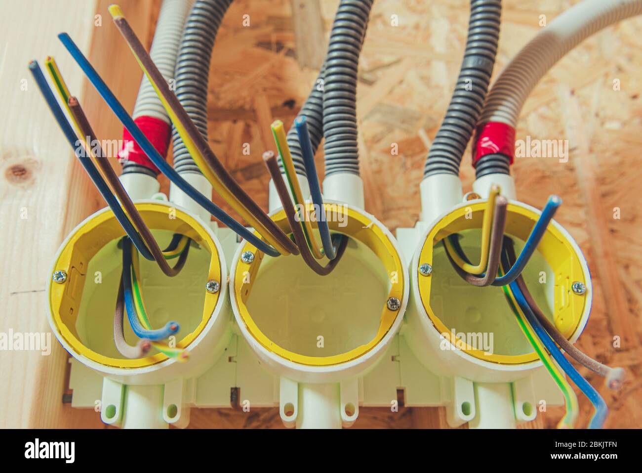 Como conectar un enchufe macho/ como reparar cable de corriente de