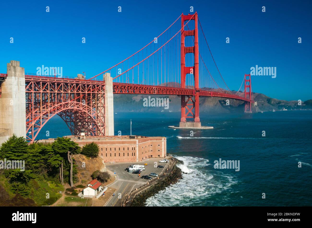 Fort Point y el Puente Golden Gate hacia el condado de Marin. San Francisco, Estados Unidos. Foto de stock