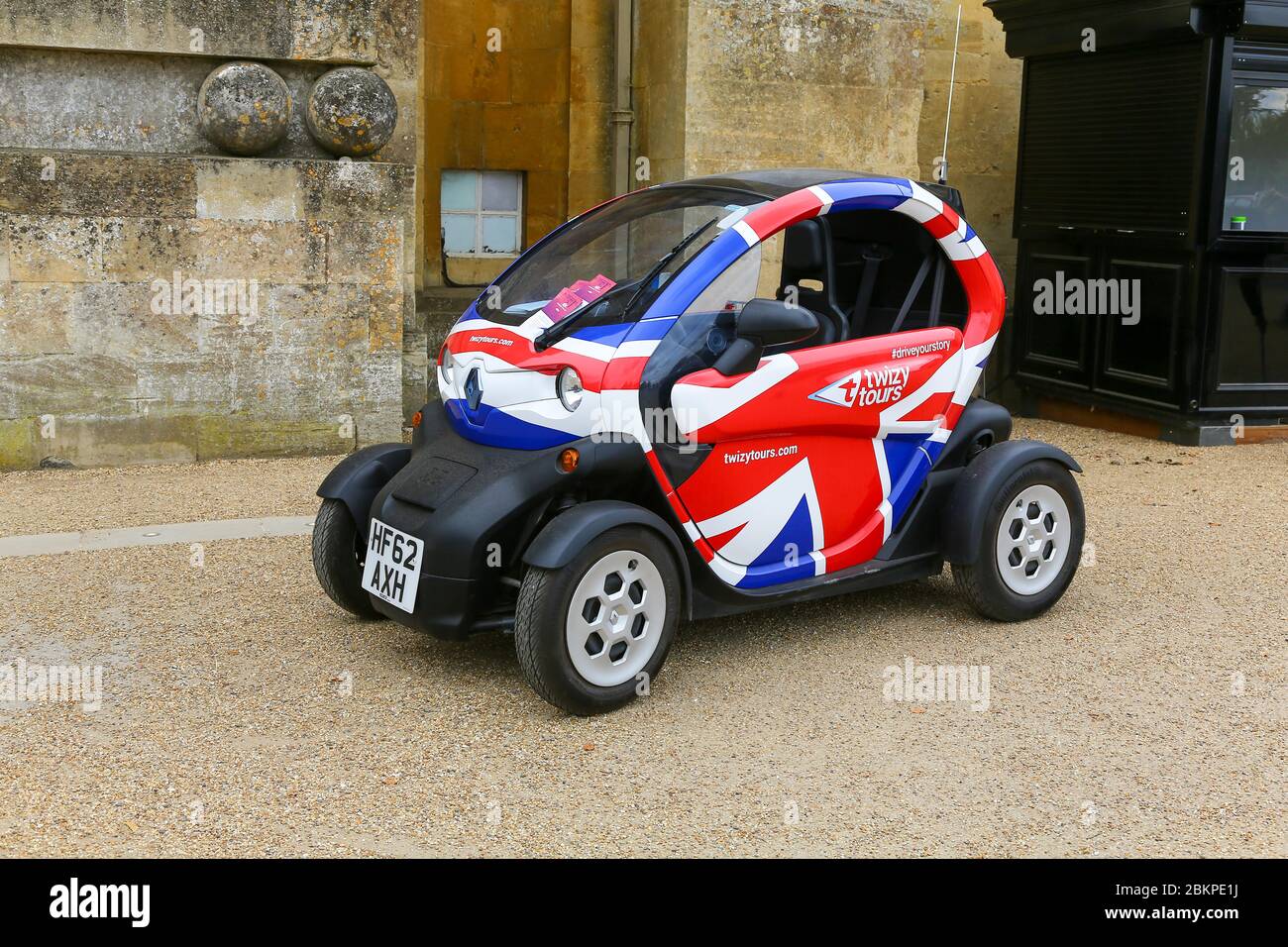 Un auto eléctrico Twisty Tours en el Palacio Blenheim, Woodstock, Oxfordshire, Inglaterra, Reino Unido Foto de stock