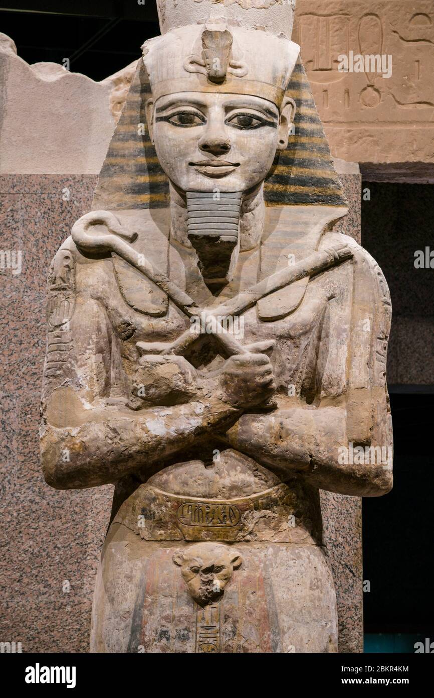 Egipto, Alto Egipto, valle del Nilo, Asuán, Museo de Nubia, estatua de Rameses II Foto de stock