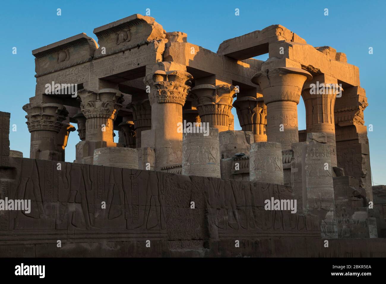 Egipto, Alto Egipto, valle del Nilo, templo Kom Ombo dedicado al dios cocodrilo Sobek y al dios Haroeris Foto de stock