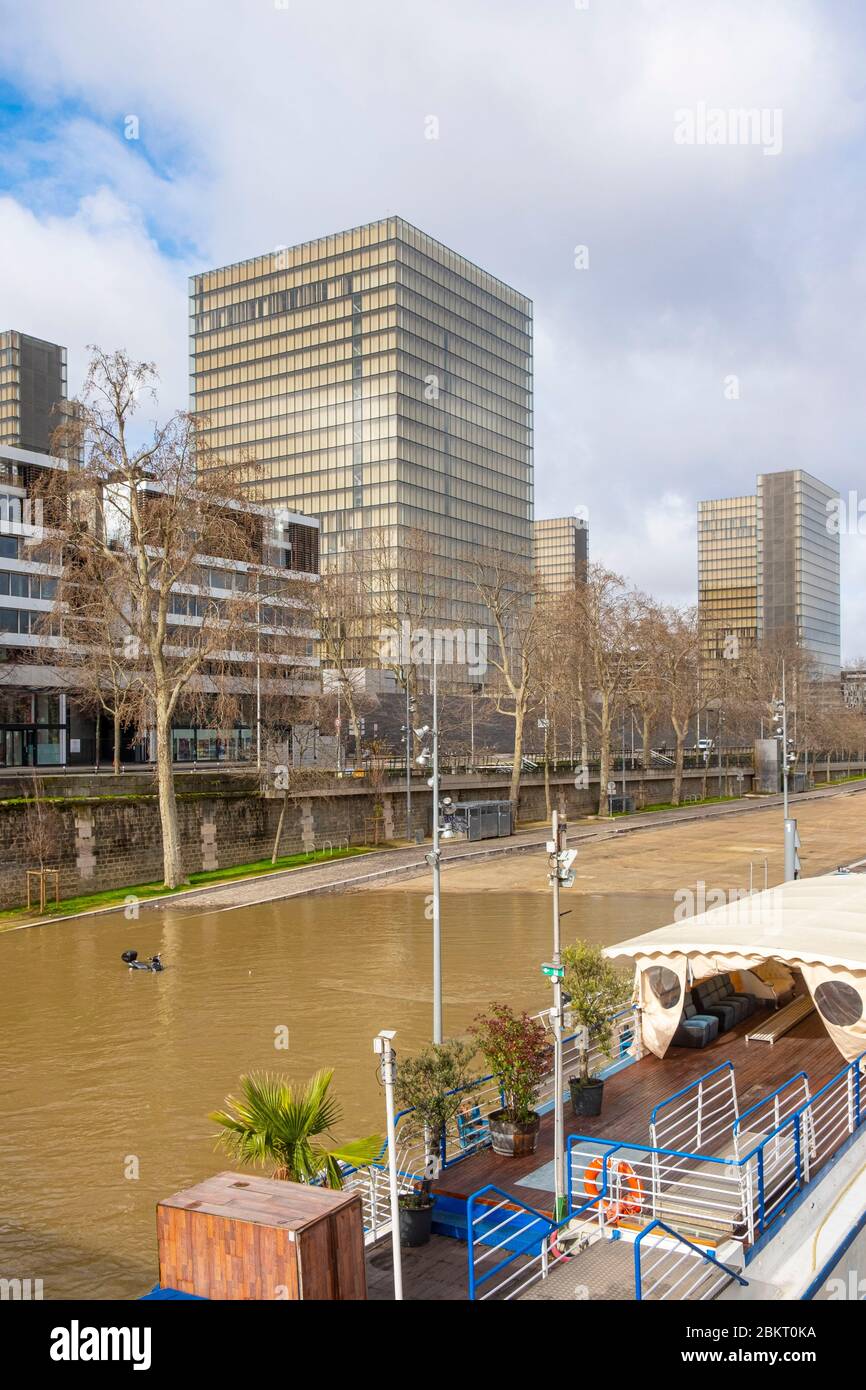 Francia, París, inundación de marzo de 2020, la biblioteca BNF Francois Mitterrand Foto de stock
