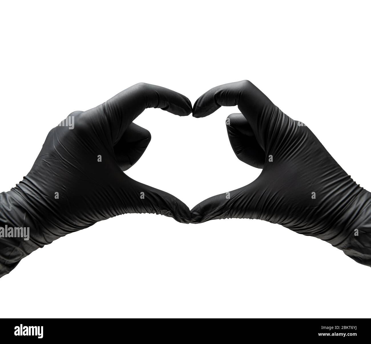 Mano de hombre formando un corazón con guantes de nitrilo en fondo blanco.  Simbolos de afecto y amor con manos. Stock Photo
