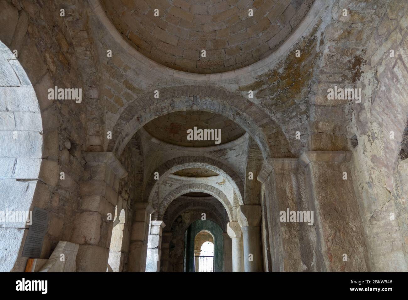 Interior de la antigua iglesia bizantina griega de San Nicolás el Wonderworker situado en la moderna ciudad de Demre, provincia de Antalya, Turquía Foto de stock
