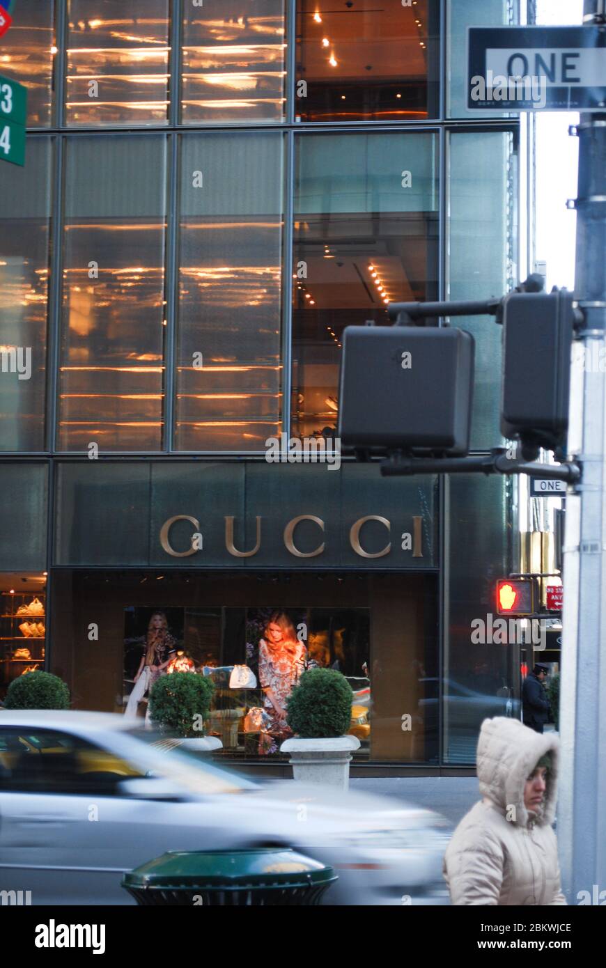 Gucci, Fifth Avenue, New York City, NY, Estados Unidos Fotografía de stock  - Alamy