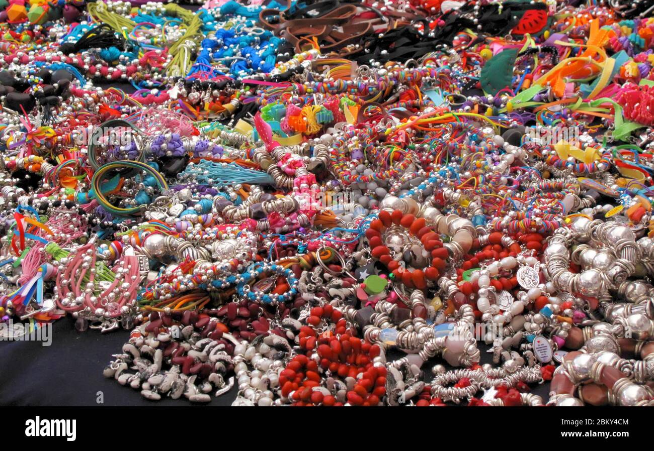 brazaletes y collares. México Foto de stock