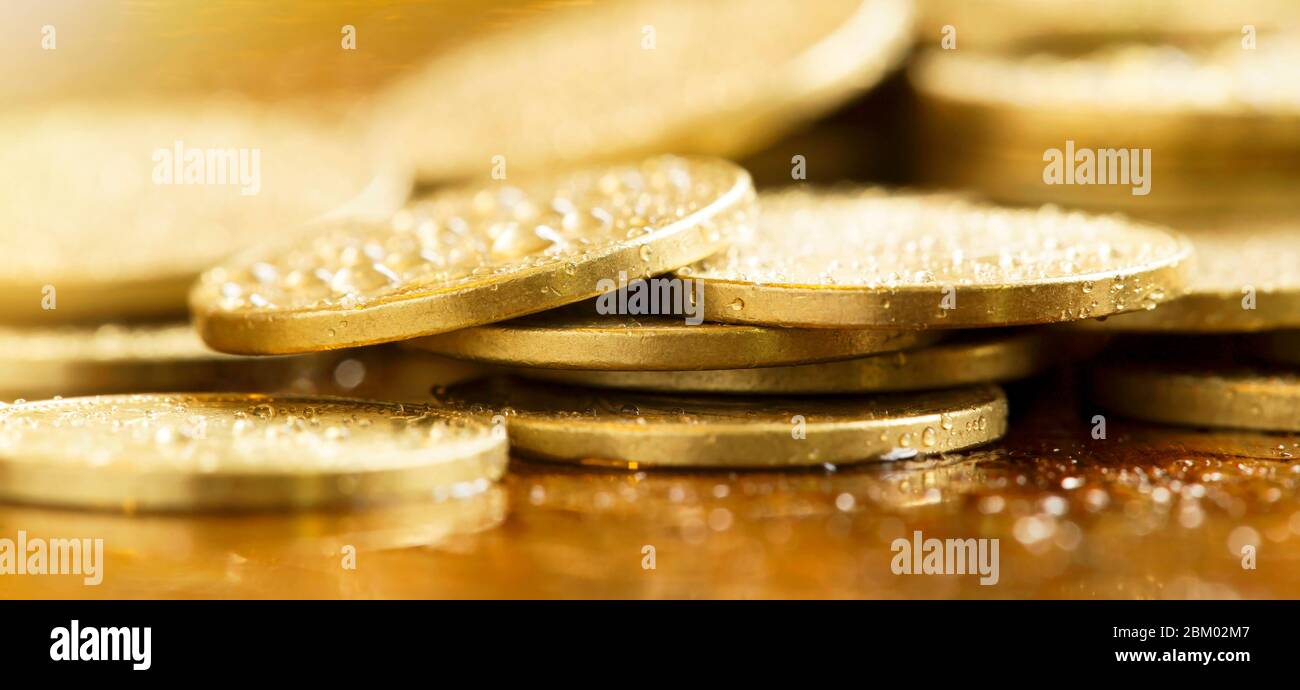 Concepto de éxito de negocio - banner web de monedas de oro Foto de stock
