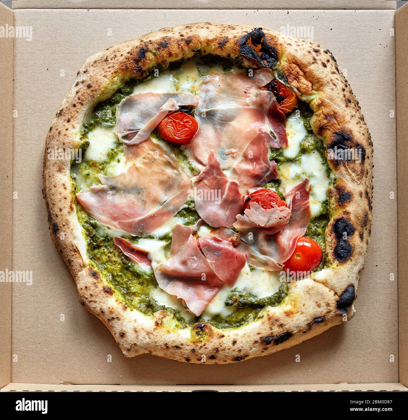 Pizza artesanal fotografías e imágenes de alta resolución - Alamy