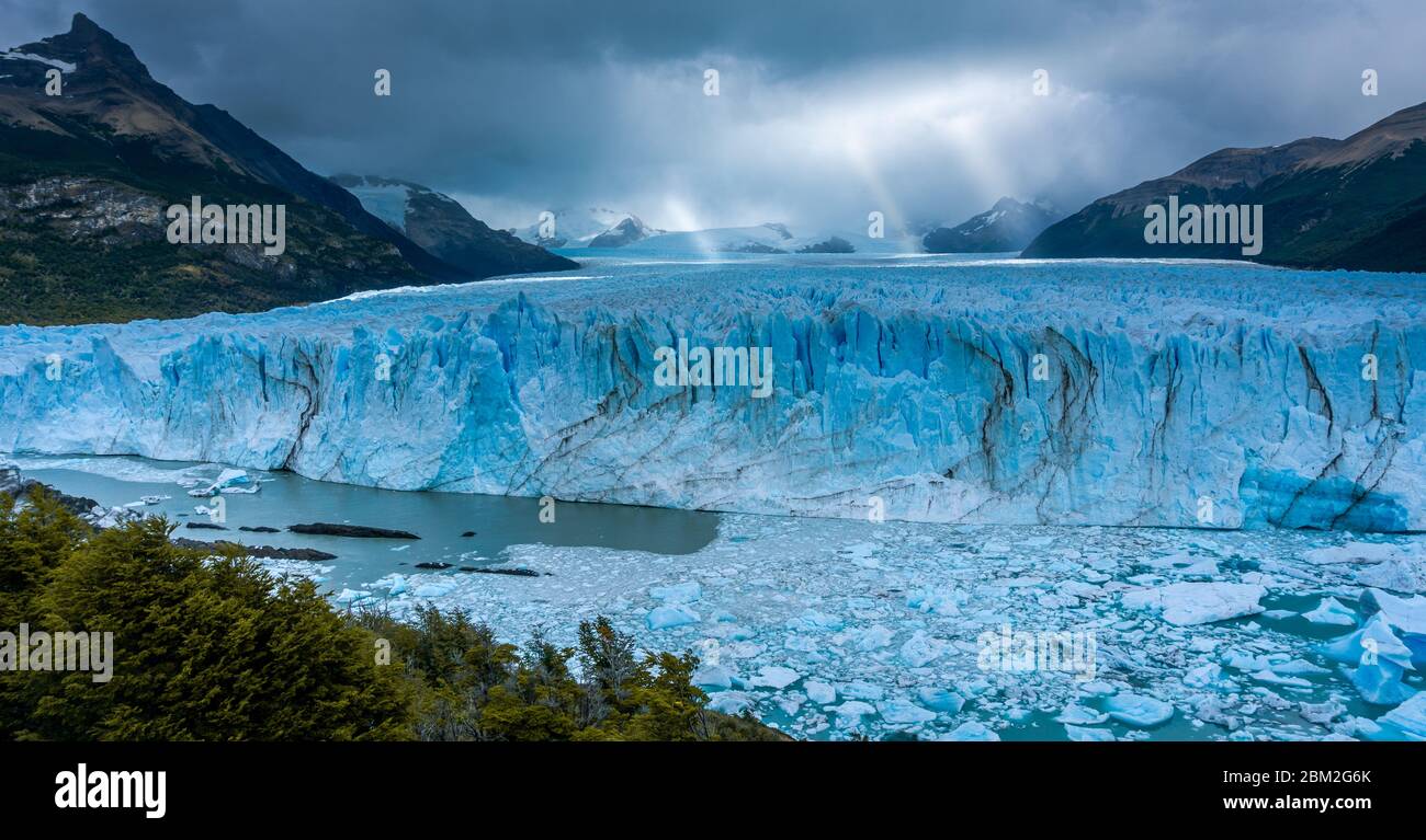 Glaciar Perito Moreno Parque Nacional Los Glaciares La Patagonia Argentina En Otono Fotografia De Stock Alamy