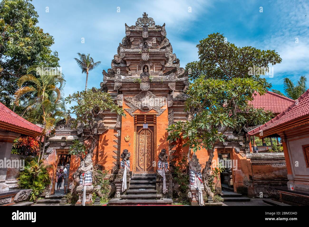 Nombre de este lugar Palacio Ubud es conocido como Palacio Real de Ubud y el nombre local es ' Puri Saren Agung ' Foto de stock