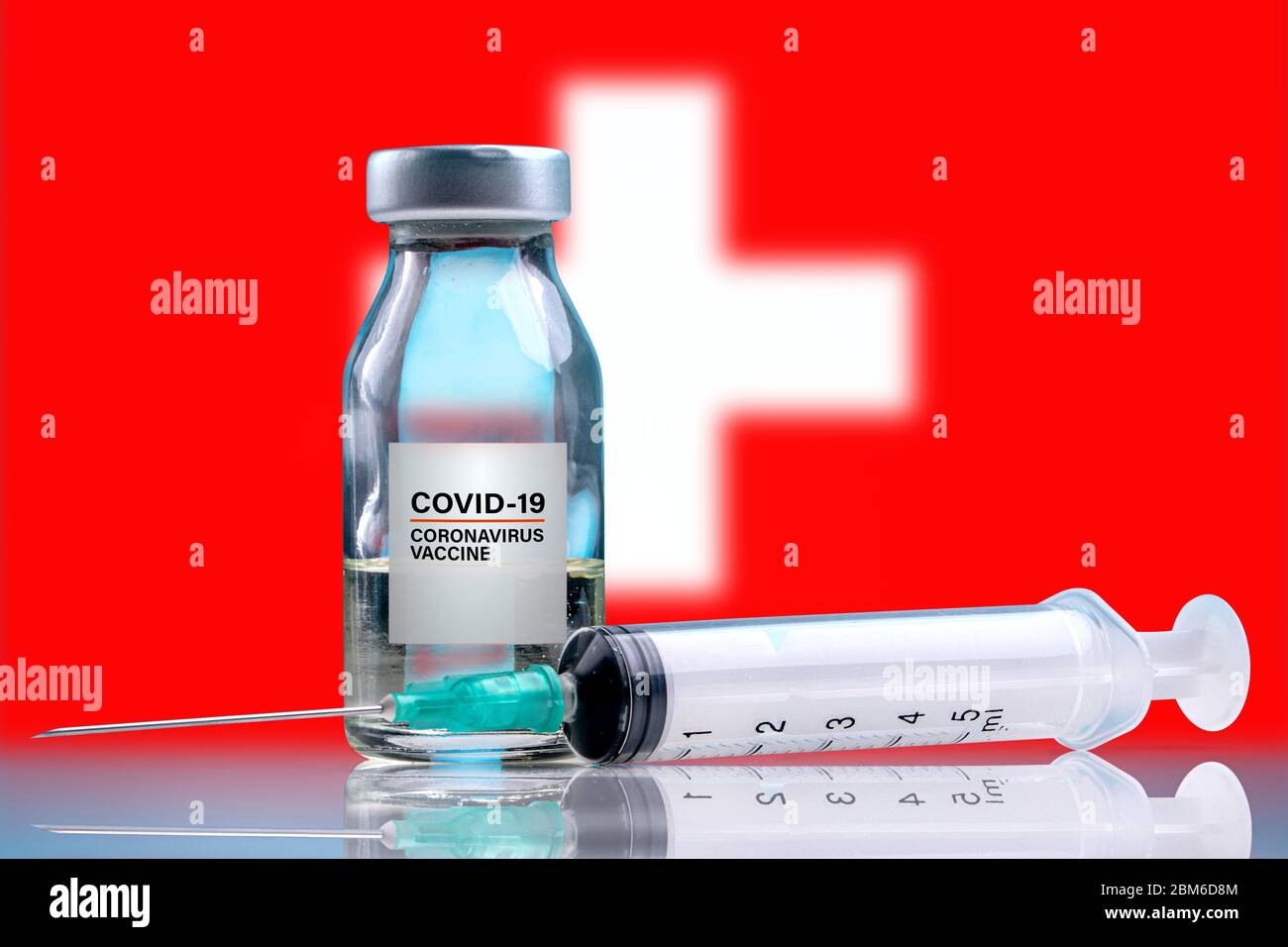 Inyección de vacuna y jeringa. Se utiliza para la prevención, inmunización y tratamiento de la infección por el virus de la corona (nueva enfermedad coronavirus 2019, Covid-19 Foto de stock