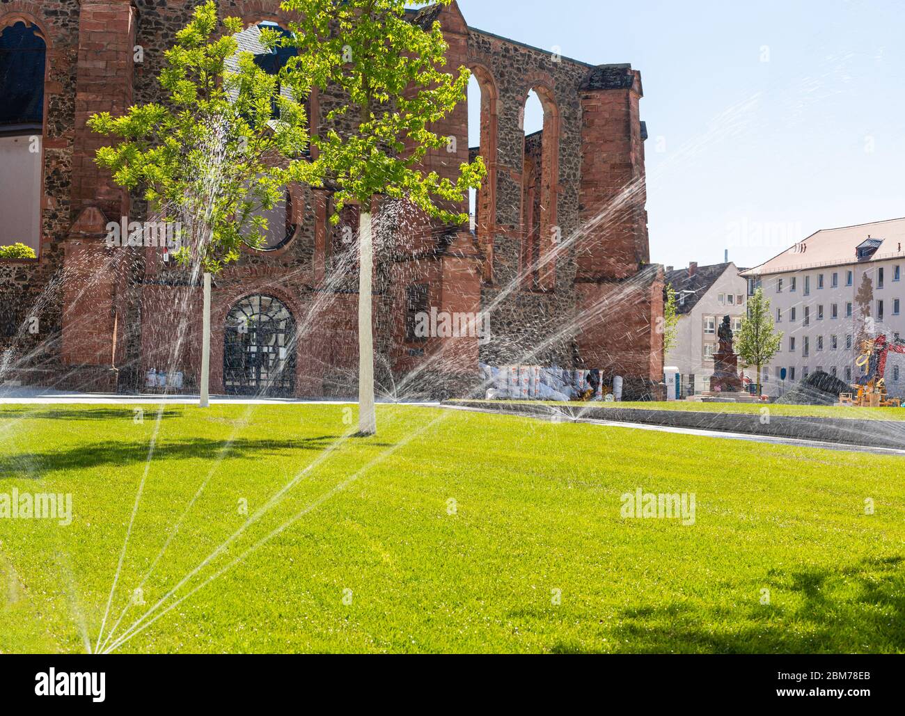 Ruinas de una iglesia en Hanau, Alemania. Sitios históricos en la ciudad. Monumentos turísticos. Foto de stock