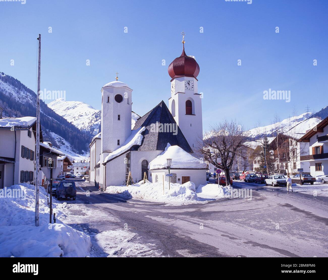 Pfarrkirche Sankt Anton am Arlberg, St.Anton (Sankt Anton am Arlberg), Tirol, Austria Foto de stock