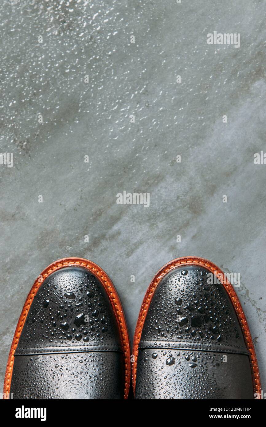 Botas Planas De Cuero Negro Fotos e Imágenes de stock - Alamy